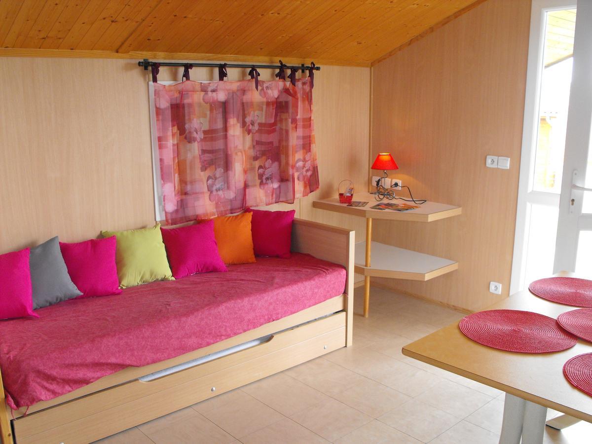Les Chalets Du Piou Bussieres  エクステリア 写真